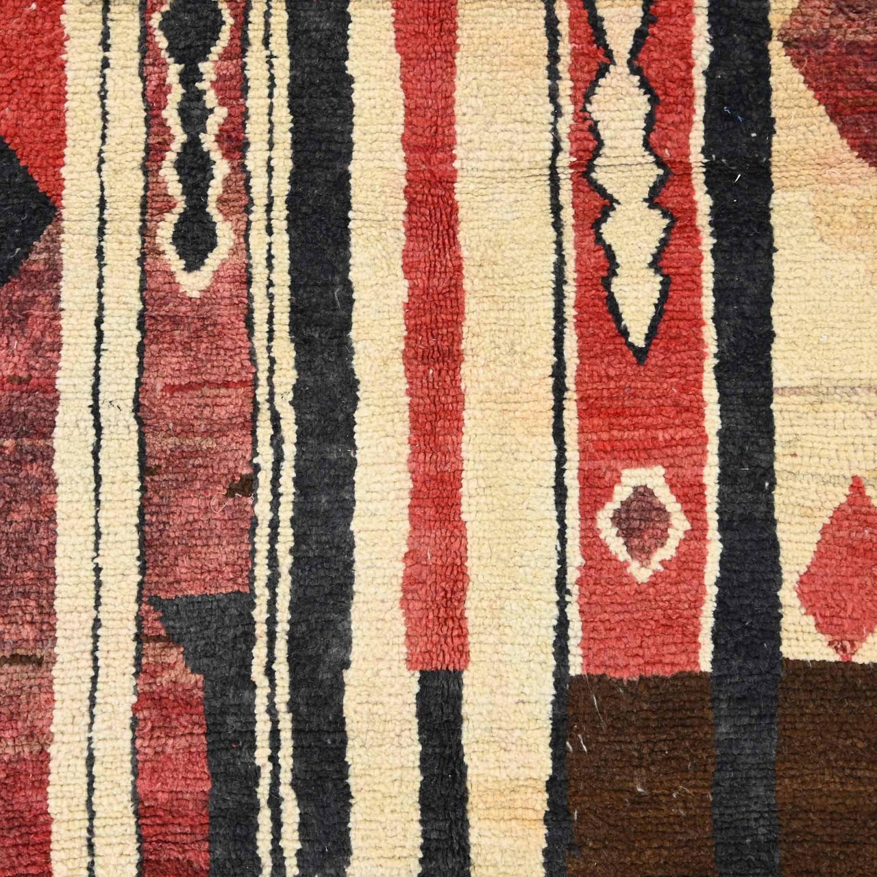 Evocative Berber Wool Vintage Rug 5.4 x 8.5 feet / 165 x 260 cm - Ettilux Home
