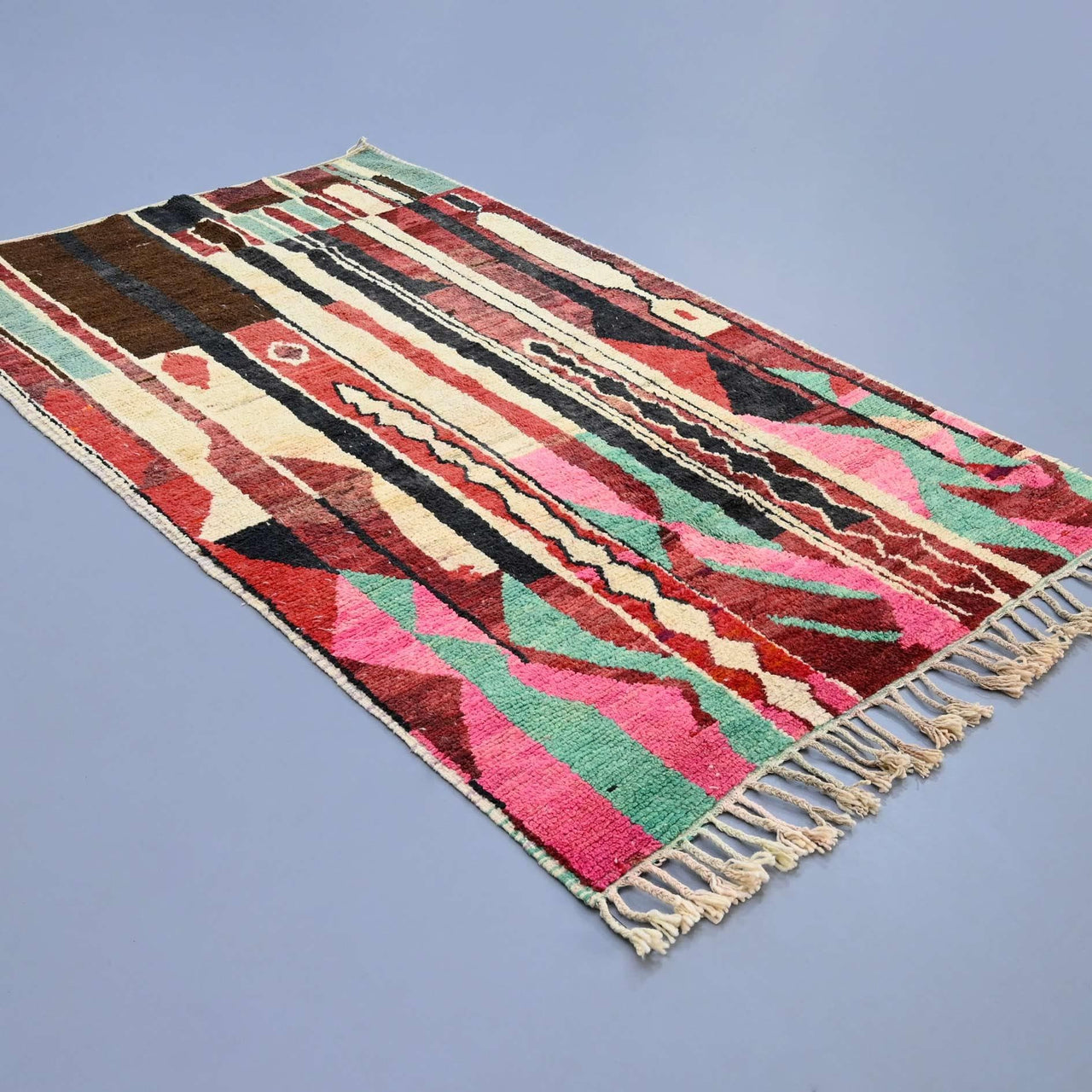Evocative Berber Wool Vintage Rug 5.4 x 8.5 feet / 165 x 260 cm - Ettilux Home